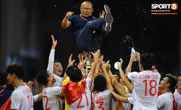 Bóng đá nữ của SEA Games, Việt Nam đã đánh bại Thái Lan và giành được V2, huy chương vàng thứ sáu